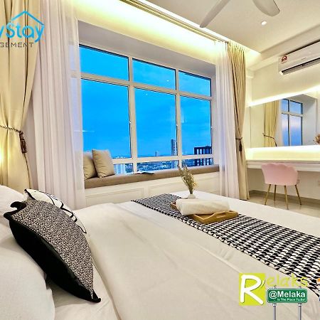 Novo 8 Residence Bachang By Heystay Management Kampong Tambak Exterior photo