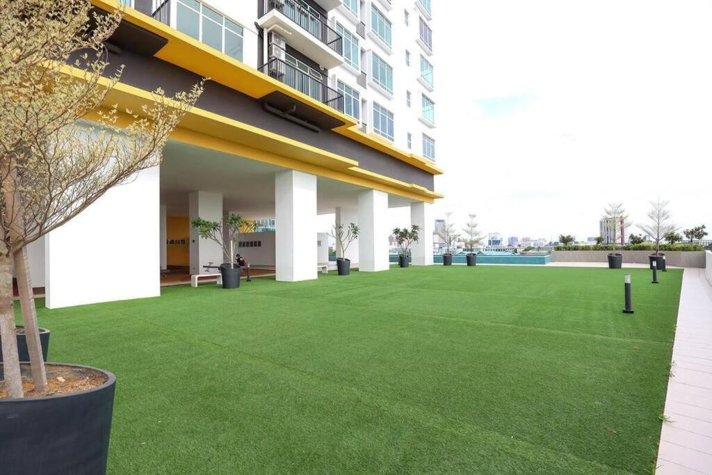 Novo 8 Residence Bachang By Heystay Management Kampong Tambak Exterior photo