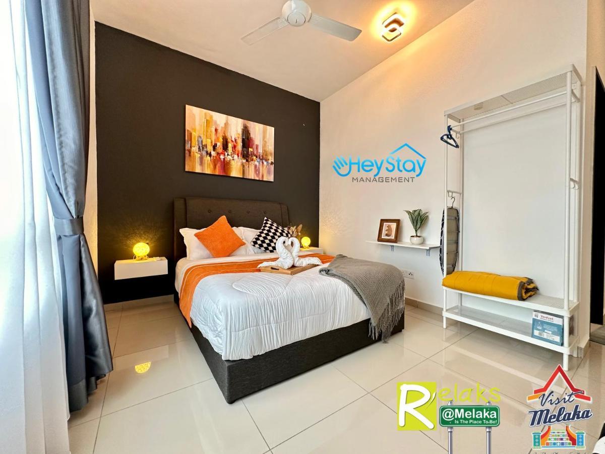 Novo 8 Residence Bachang By Heystay Management Kampong Tambak Exterior photo